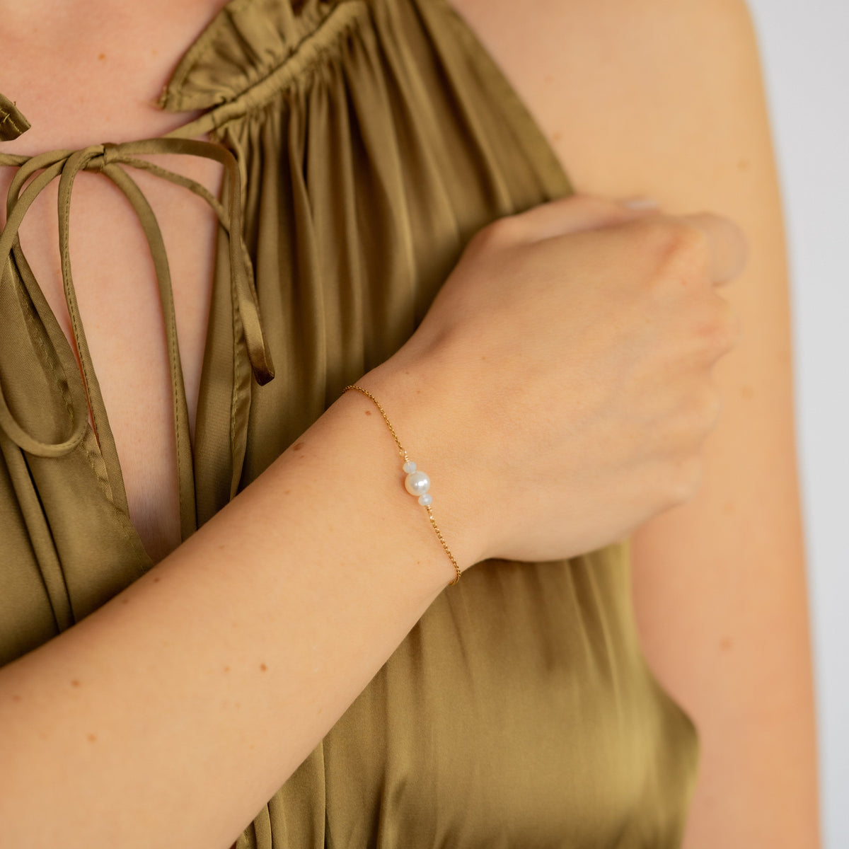 Ari | Filigranes Perlenarmband für Trauzeugin & Brautmutter