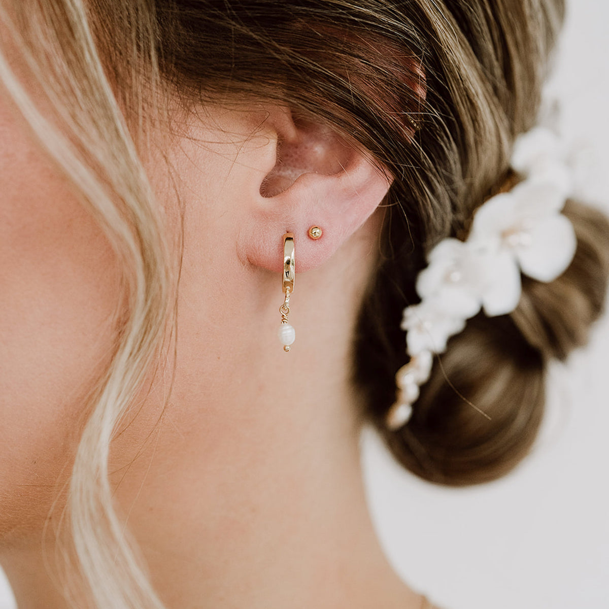 Creolen Amelie 925 Sterlingsilber 18K vergoldet kombiniert mit Ohrstecker Kaya 3mm fürs zweite Ohrloch
