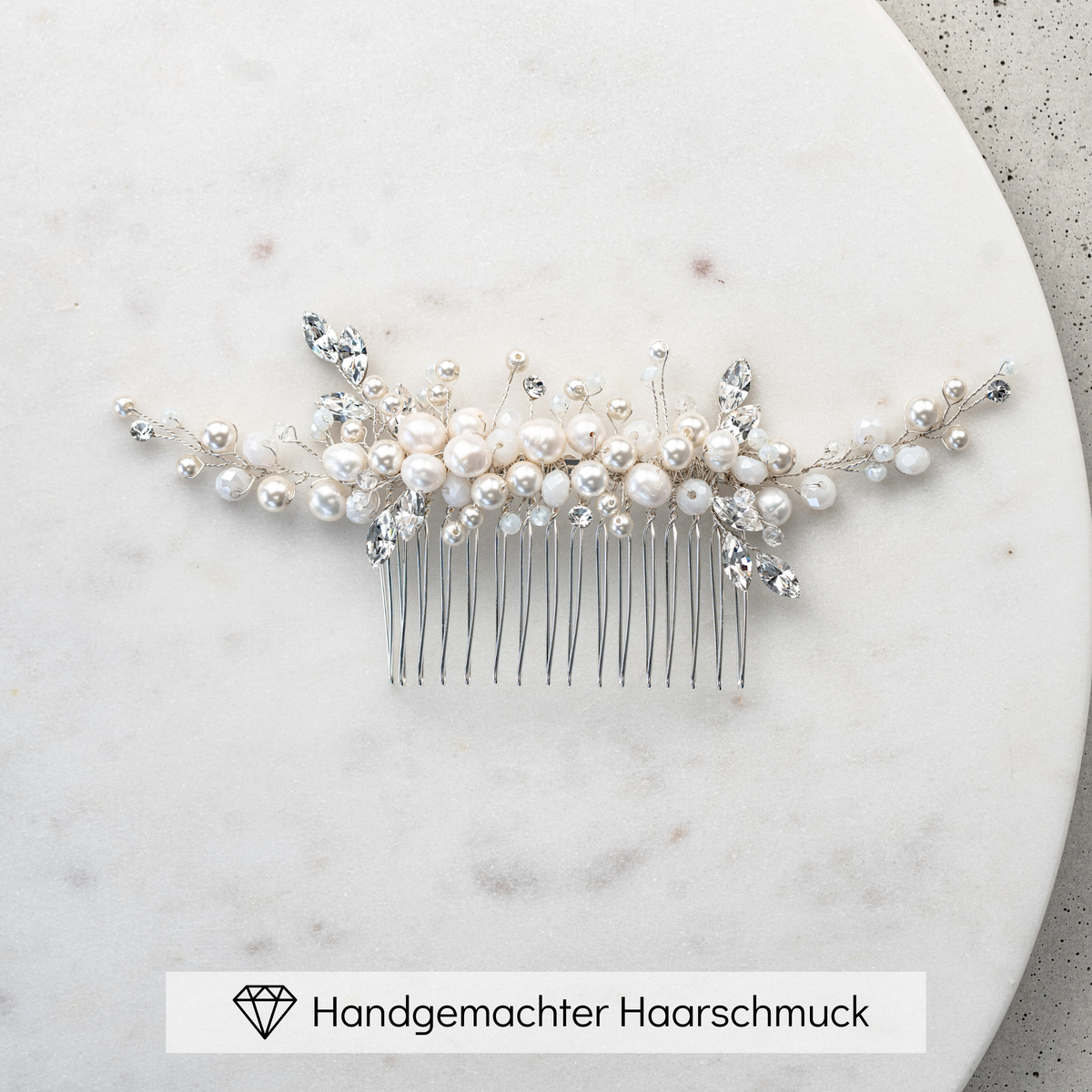 Braut Haarkamm Kris in Silber mit blattförmigen crystal Kristallen, Kristallperlen, veganen Perlen und Süßwasserperlen, handgefertigt