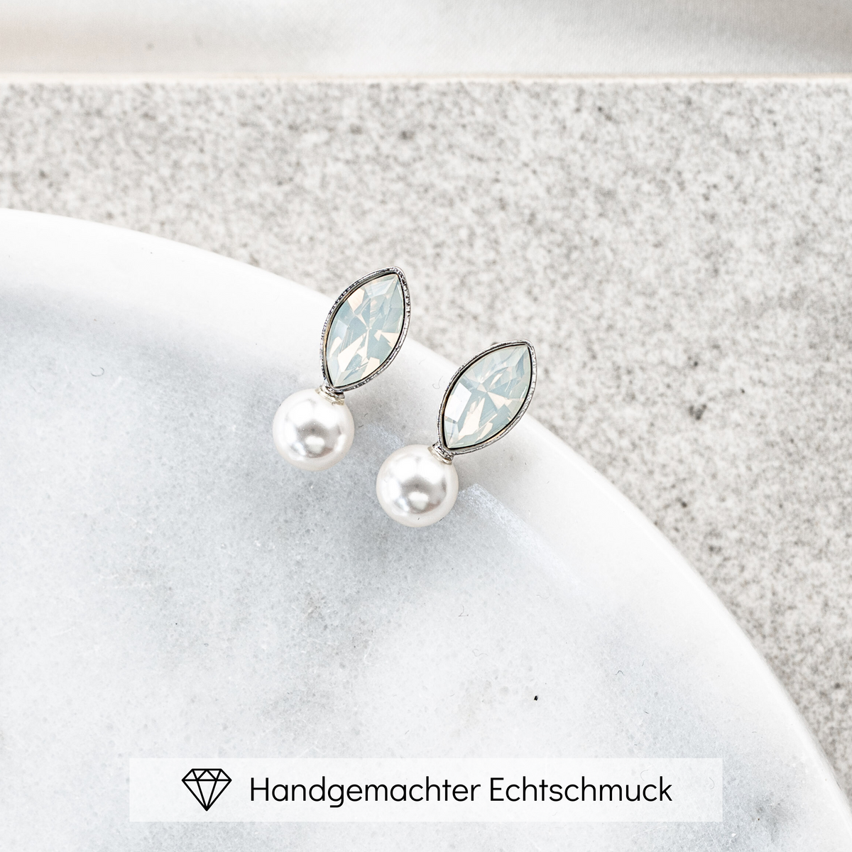 Braut Ohrstecker Kylie aus 925 Sterlingsilber mit Perle und crystal Kristall, handgefertigt
