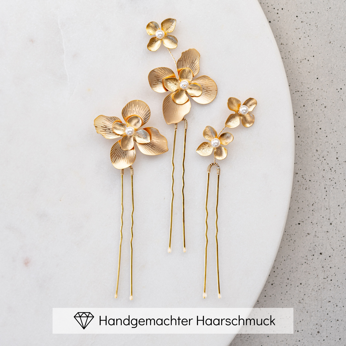 Braut Haarnadeln Vika in Gold mit Blüten und Perlen im 3er Set, handgefertigt