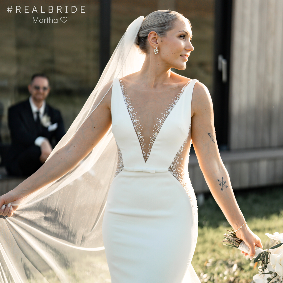 Real Bride Martha trägt die Brautohrringe Lisbeth mit Schleier
