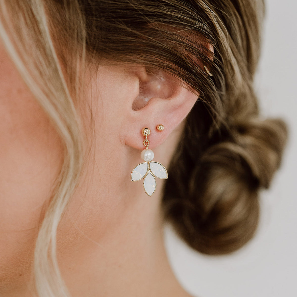 Ohrringe Kate 925 Sterlingsilber 18K vergoldet kombiniert mit Ohrstecker Kaya 3mm fürs zweite Ohrloch