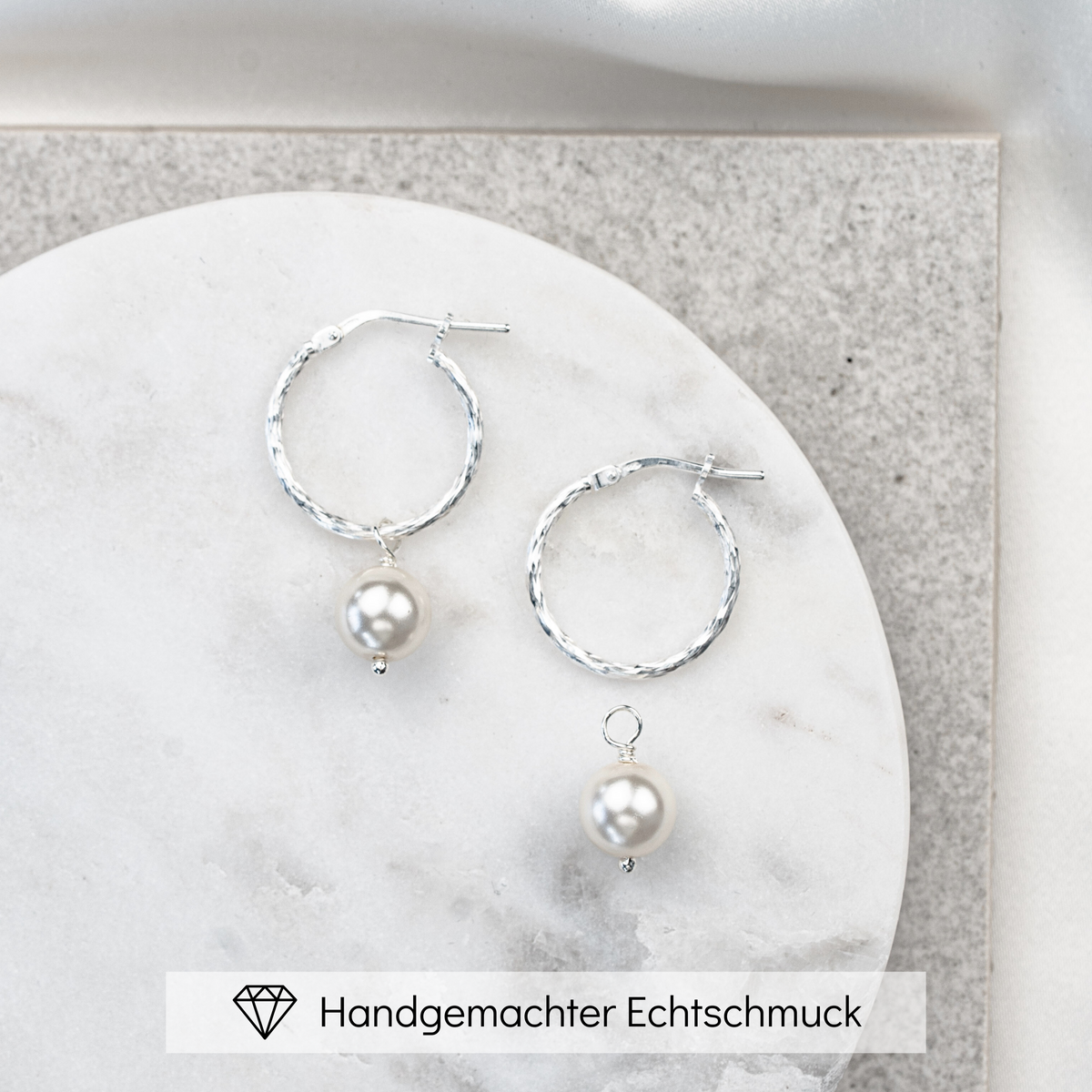Ohrringe für Trauzeugin und Brautmutter Holly aus 925 Sterlingsilber – Creolen mit abnehmbarem Perlenanhänger, zeitlos und handgefertigt
