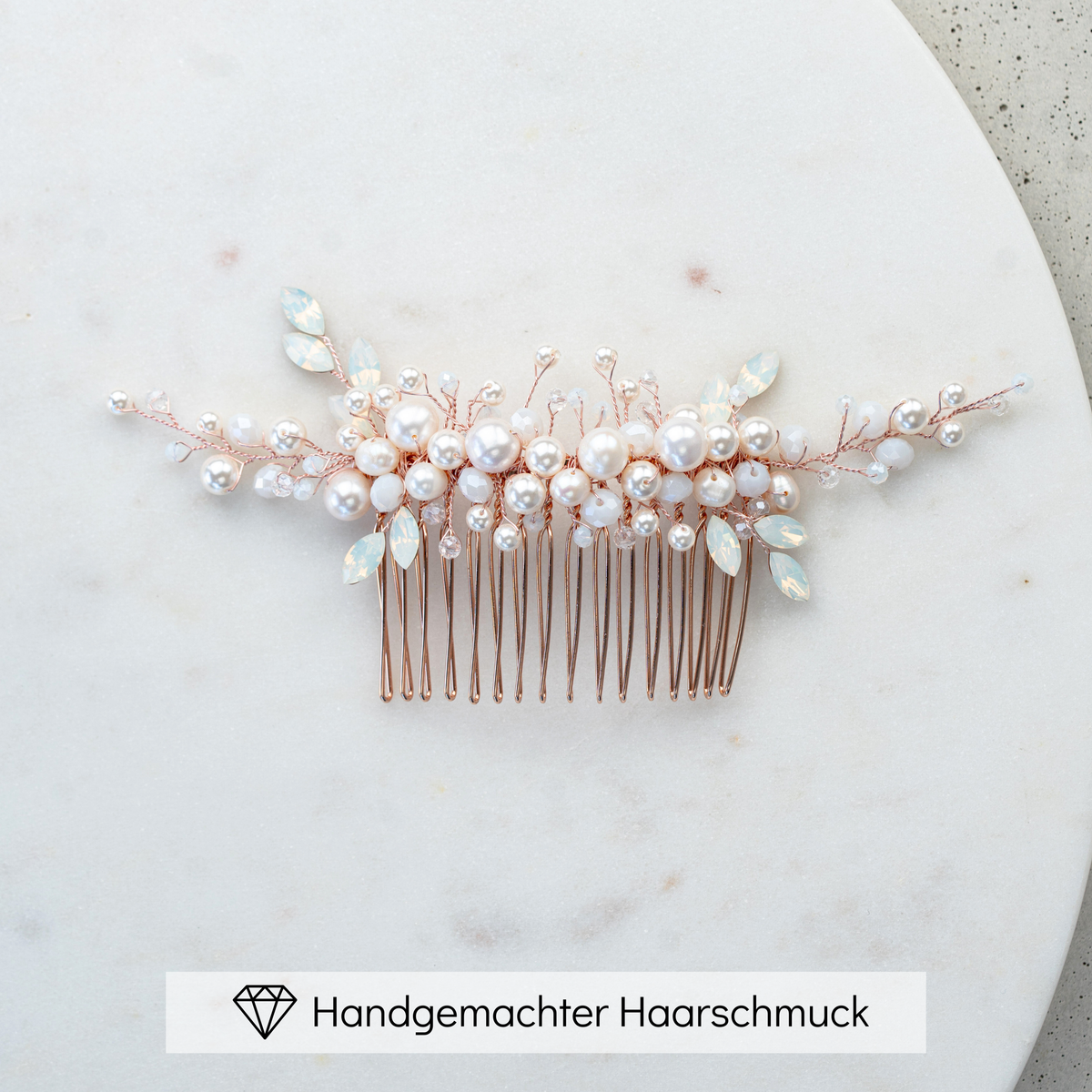 Braut Haarkamm Kris in Rosé mit blattförmigen white opal Kristallen, Kristallperlen, veganen Perlen und Süßwasserperlen, handgefertigt