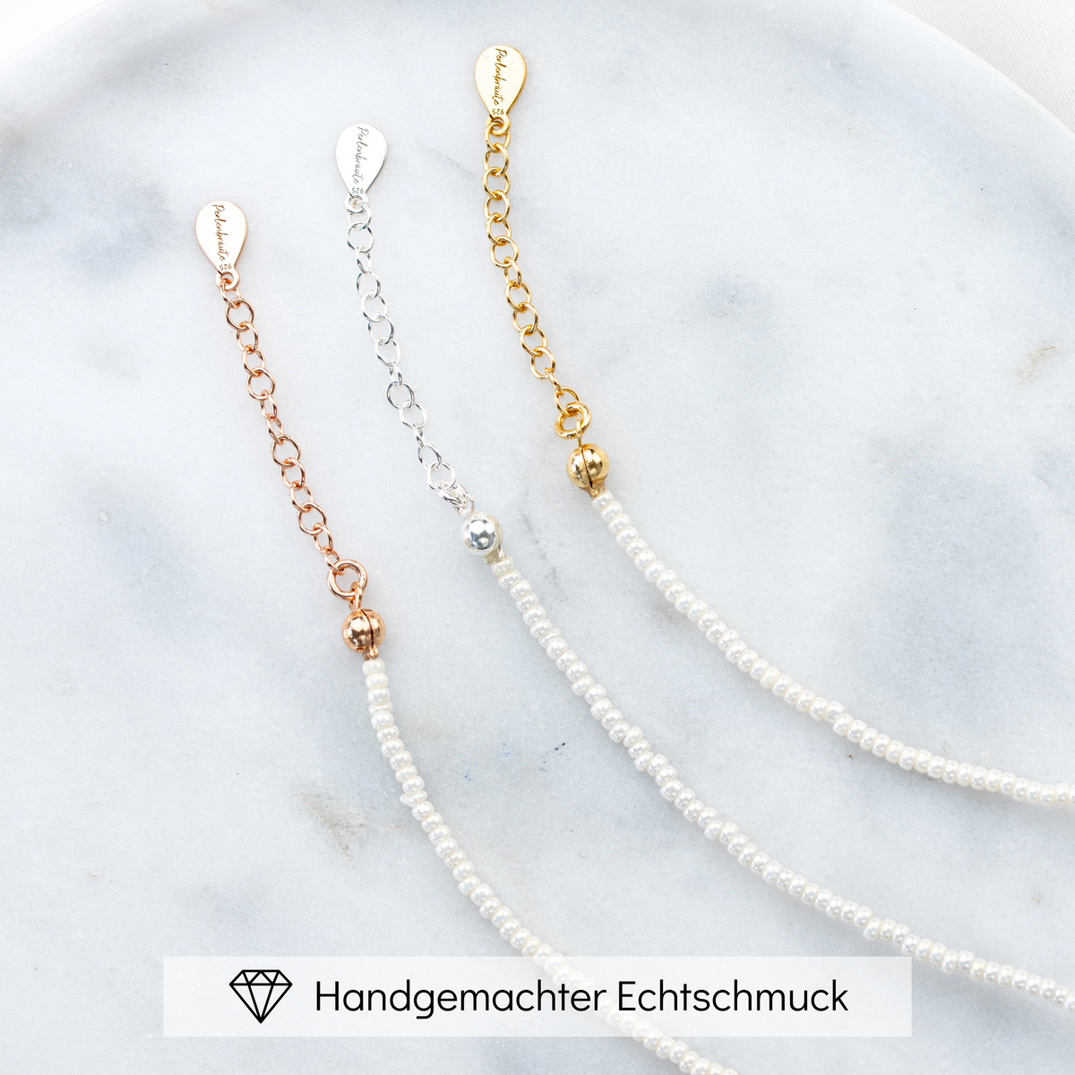 Zarte Brautperlenkette Lina mit kleinen  veganen Perlen und 925 Sterlingsilber Verschluss. Gold, Silber und Roségold im Vergleich