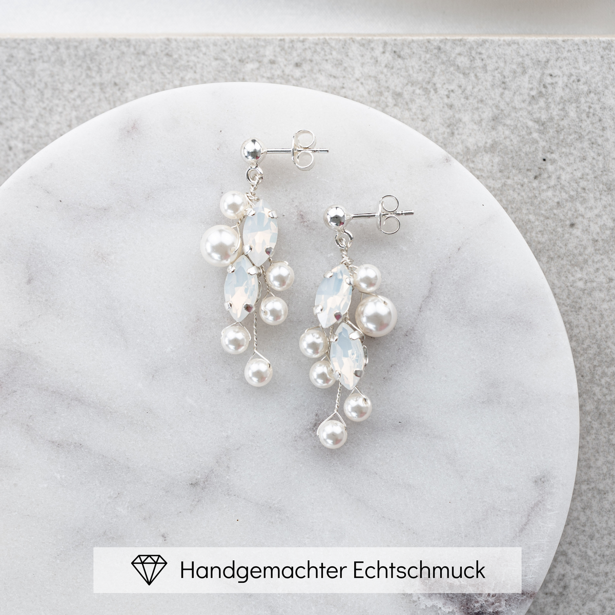 Ohrringe Ana 925 Sterlingsilber mit veganen Perlen und white opal Kristallen, handgefertigt