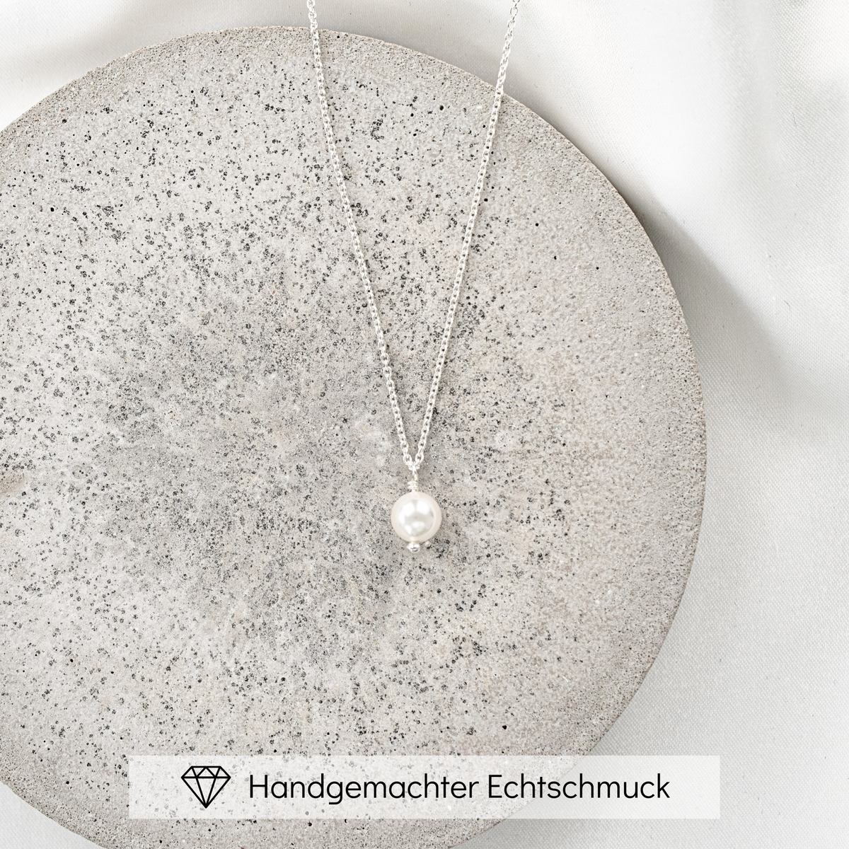 Schlichte Brauthalskette Perla aus 925 Sterlingsilber mit veganem Perlenanhänger 6mm, filigran und zeitlos